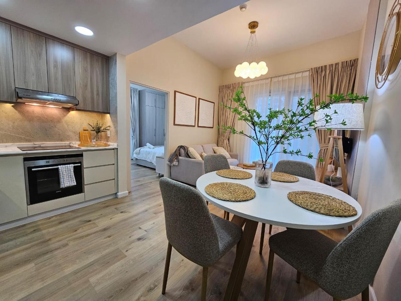 Golden Hour Marina View Apartment